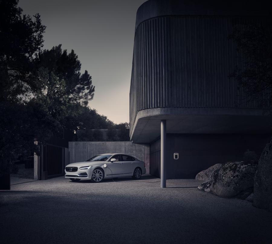  Volvo S90 T8 Inscription 2016 года  (WW) (фото 2 из 8)